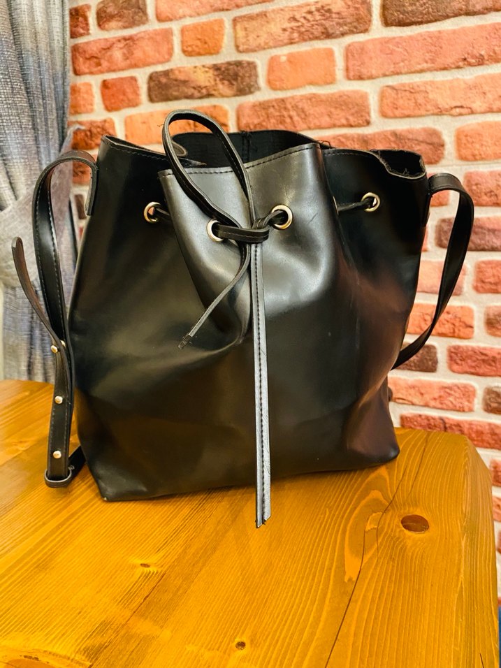 Büzgülü kadın siyah kol çantası - Görsel 2