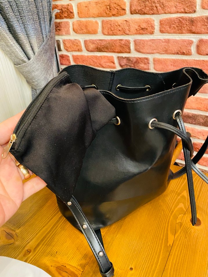 Büzgülü kadın siyah kol çantası - Görsel 3