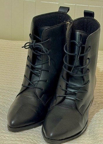 Siyah Deri Gotik Stiletto Topuklu Bot - Görsel 2