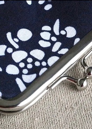 Koyu Mavi Çiçek Desenli Kadın Cüzdanı - Görsel 2