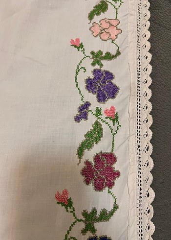 Çiçek Nakışlı Dantel Kenarlı Kumaş - Görsel 3
