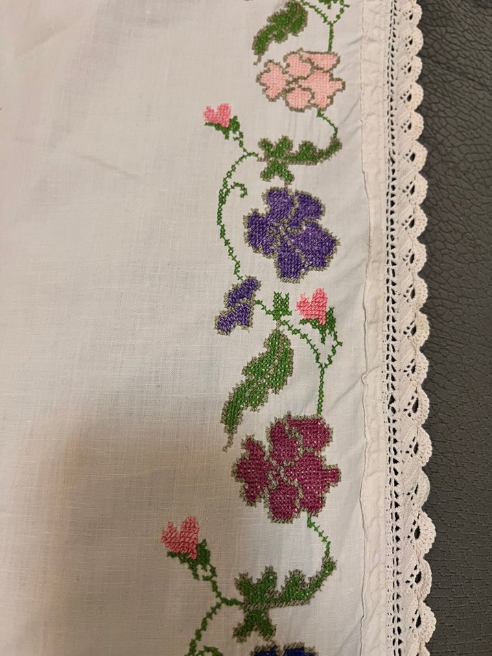 Çiçek Nakışlı Dantel Kenarlı Kumaş - Görsel 3