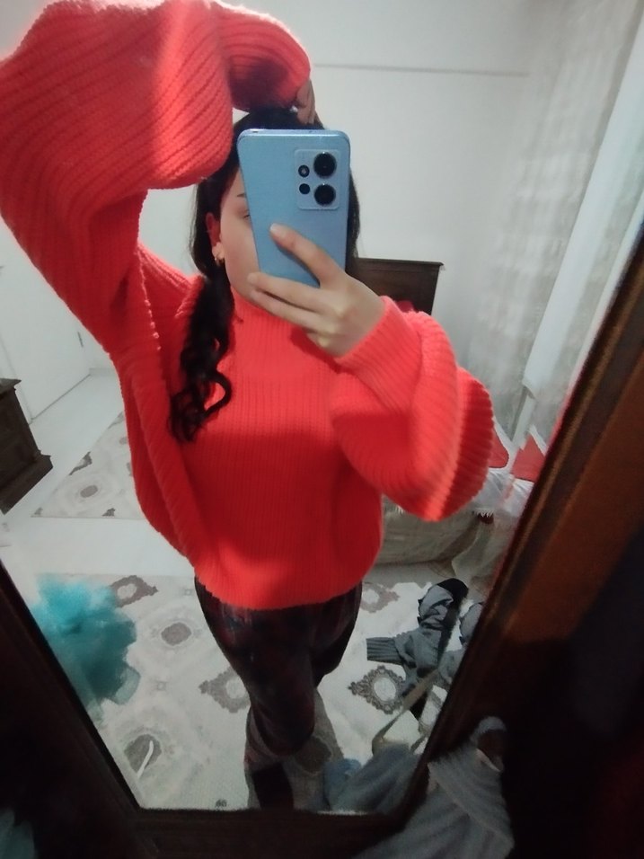 Kırmızı Yüksek Yakalı Örgü Kadın Kazak - Görsel 2