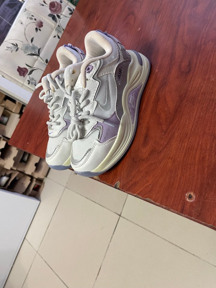 Beyaz bağcıklı stiletto topuklu kadın spor ayakkabı - Görsel 2