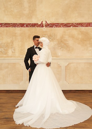 Yüksek Yakalı Beyaz Tesettür Nişan Elbisesi - Görsel 3