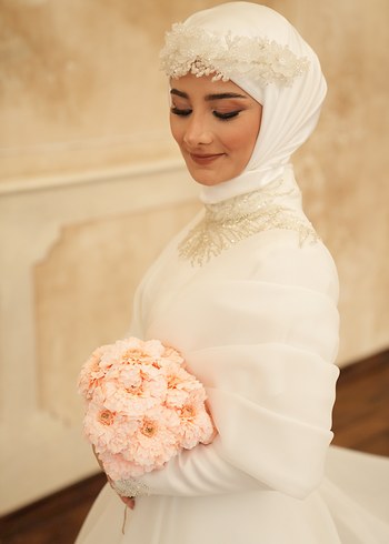 Yüksek Yakalı Beyaz Tesettür Nişan Elbisesi - Görsel 2