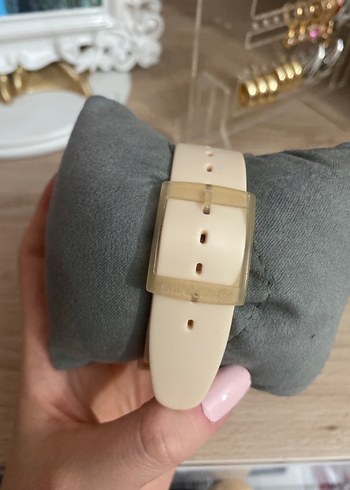 Bej Swatch Kadın Saat - Modern Klasik - Görsel 3