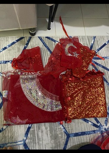 Kırmızı Parlak Fırfırlı Düğün Aksesuarı - Görsel 3