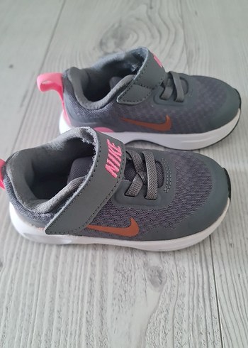 21 Beden Kız Çocuk Gri Nike Spor Ayakkabı