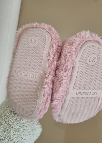 Kız Çocuk Pembe Kürklü Nakışlı Ev Terliği panduf 21 numara - Görsel 4