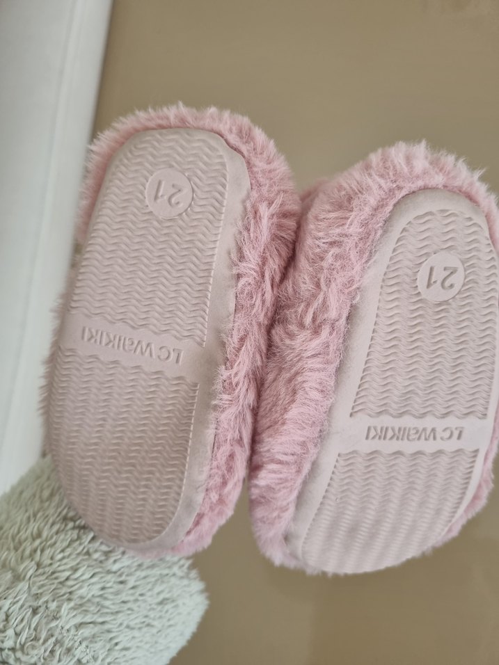 Kız Çocuk Pembe Kürklü Nakışlı Ev Terliği panduf 21 numara - Görsel 4