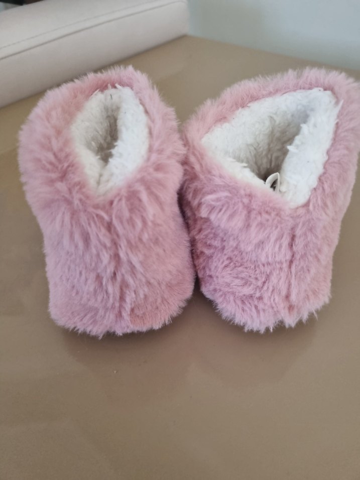 Kız Çocuk Pembe Kürklü Nakışlı Ev Terliği panduf 21 numara - Görsel 2