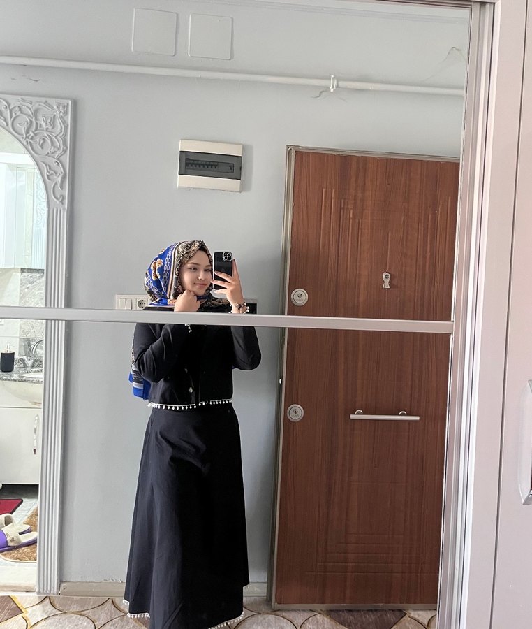 Uzun Siyah Nakışlı Kadın Takım Elbise - Görsel 2