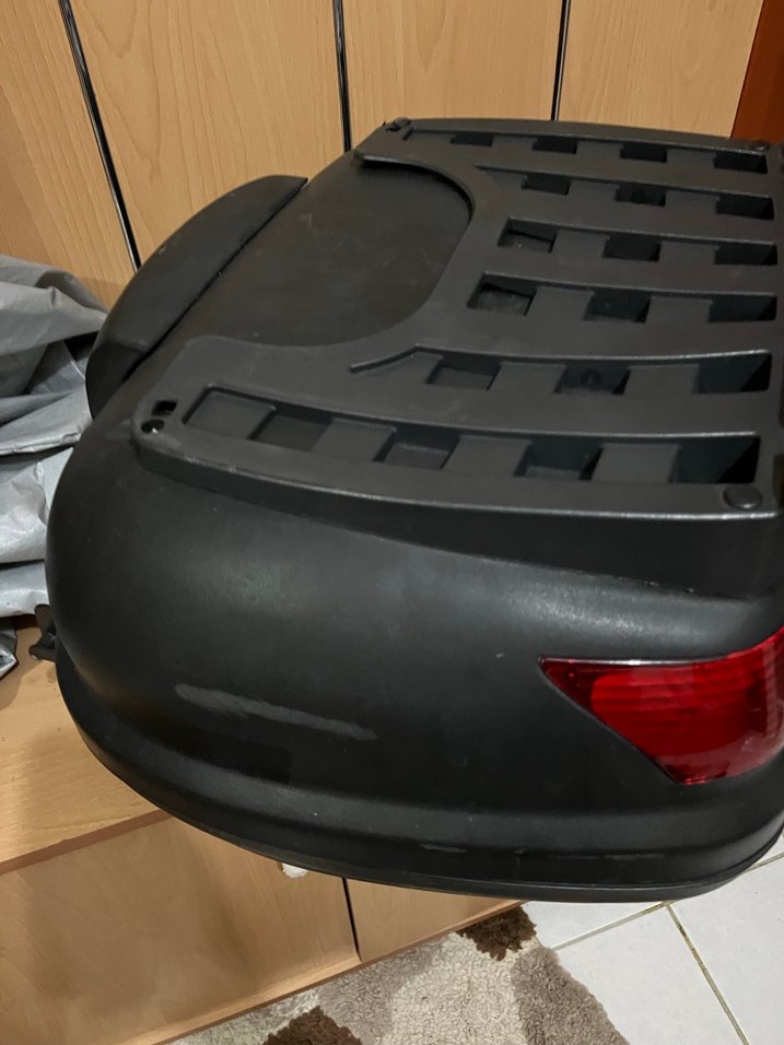 Siyah Baskılı Plastik Motosiklet çantası 52 lt - Görsel 2