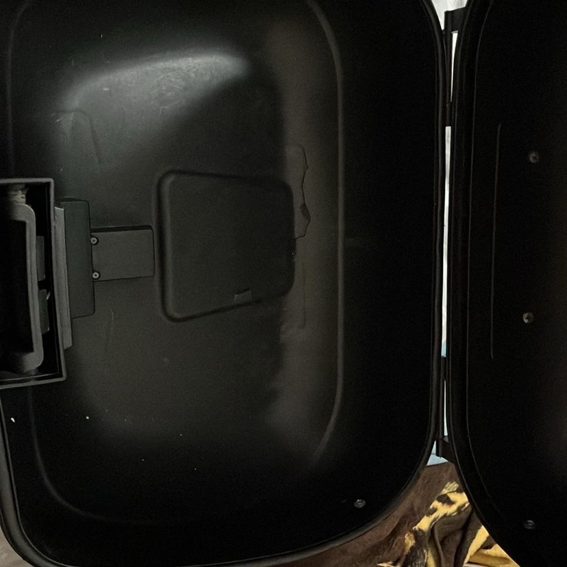 Siyah Baskılı Plastik Motosiklet çantası 52 lt - Görsel 4