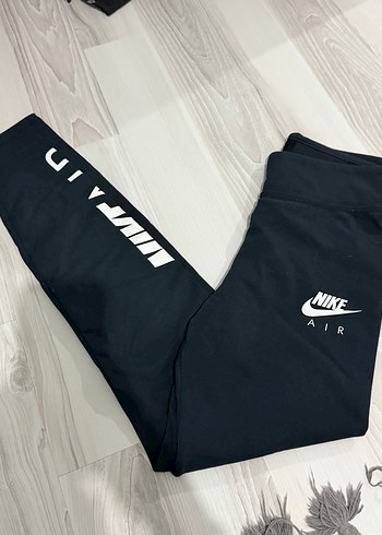 Nike Tayt