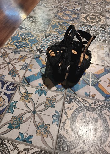 Siyah Yılan Desenli Dolgu Topuklu Kadın Ayakkabı - Görsel 4