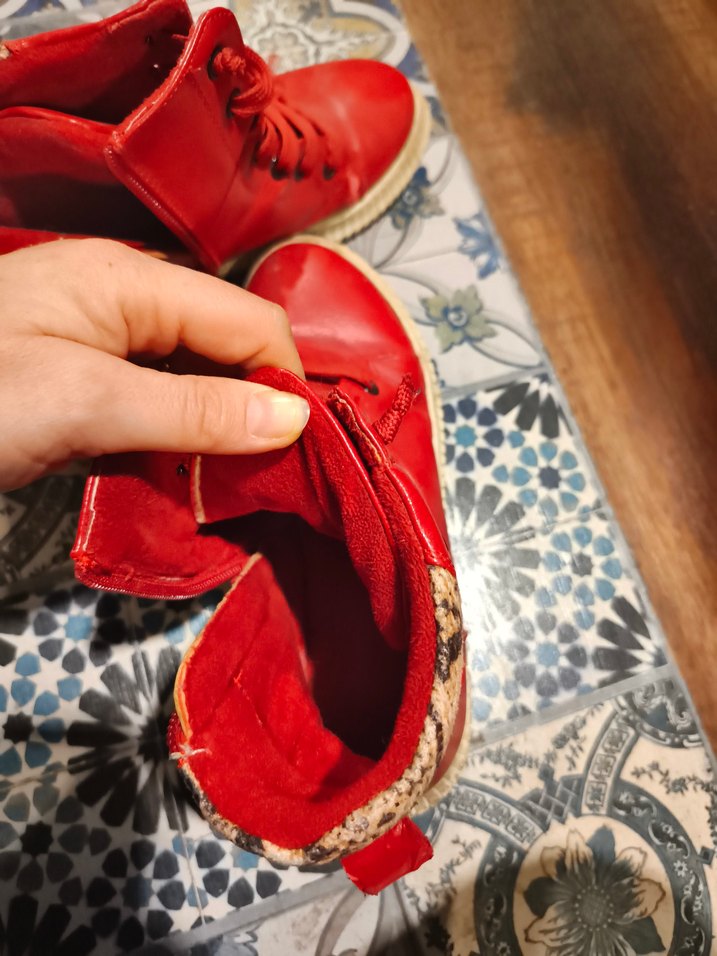 Kırmızı Yılan Desenli Deri Bağcıklı Topuklu Bot - Görsel 4