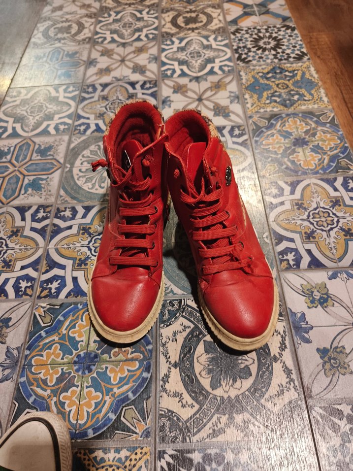 Kırmızı Yılan Desenli Deri Bağcıklı Topuklu Bot - Görsel 5