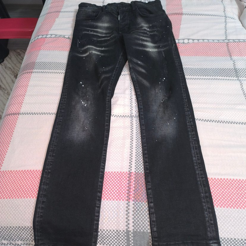 Siyah Denim Jean  Şıklık ve Rahatlık Bir Arada — görsel 2/5
