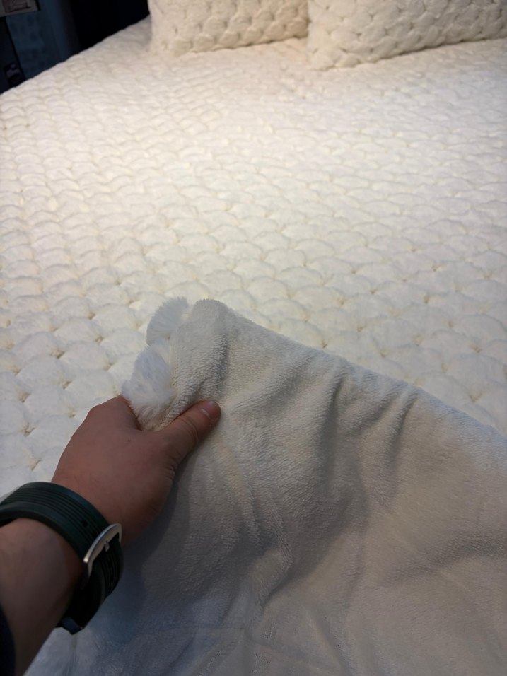 Merinos Diamond Tavşan Tüyü Kadife Battaniyeli Yatak Örtüsü - Görsel 2