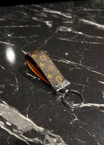 LV BASKILI ANAHTARLIK - Görsel 2