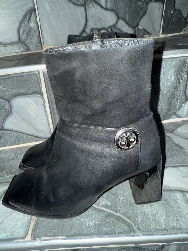 Kadın Siyah Deri Tokalı Topuklu Bot - Görsel 3