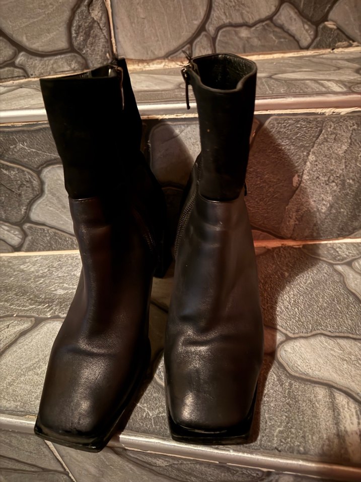 Kadın Siyah Deri Tokalı Topuklu Bot - Görsel 2