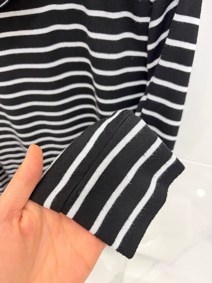 Siyah Beyaz Çizgili Boğazlı Kadın Kazak - Görsel 3