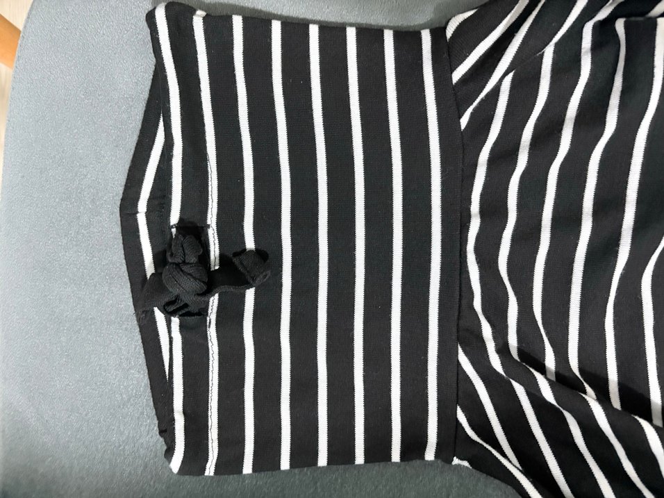 Siyah Beyaz Çizgili Boğazlı Kadın Kazak - Görsel 2