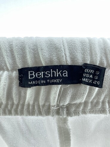 s Beden beyaz Renk Bershka Kumaş Pantolon %70 İndirimli.