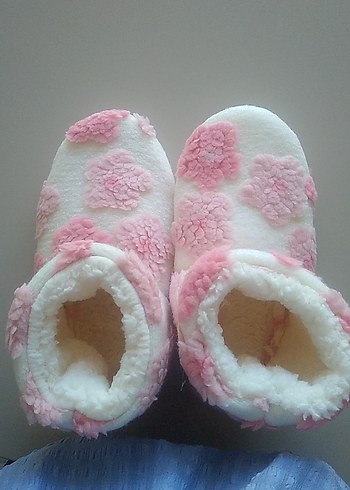 Çiçek Desenli Ponduflu Terlik - Görsel 2