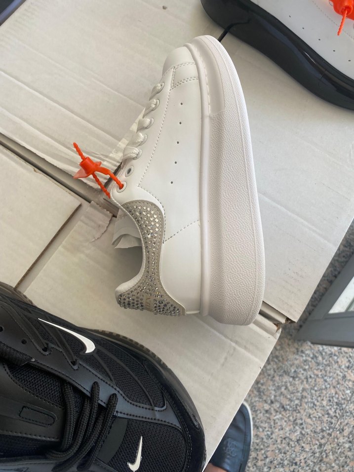 Yüksek Topuklu Beyaz Bağcıklı Spor Ayakkabı - Görsel 2