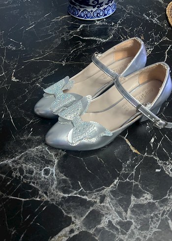 Gri Metalik Fiyonk Detaylı Kız Babet - Görsel 2