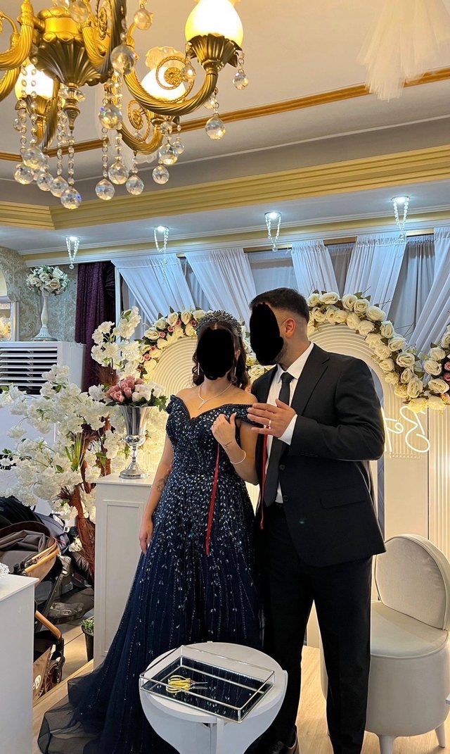 Lacivert nişanlik sadece 4 saat kullanildi - Görsel 4