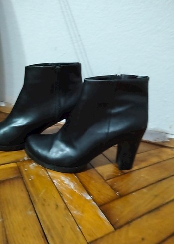 Siyah Minimalist  Kadın Bot - Görsel 5