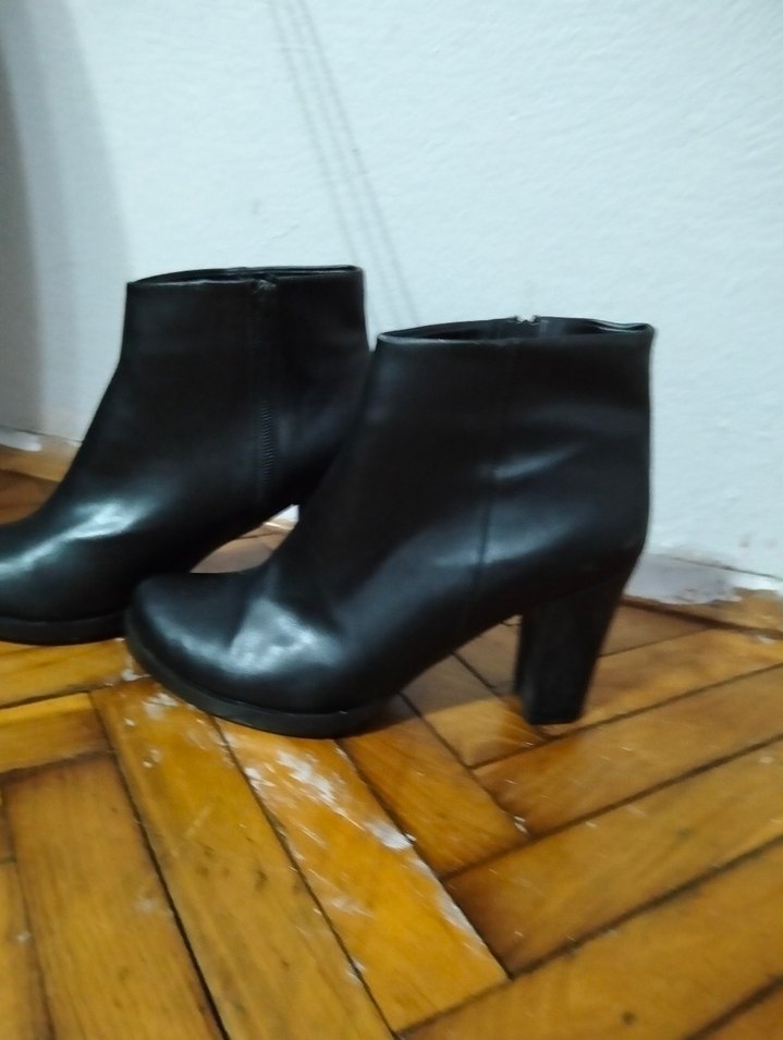 Siyah Minimalist  Kadın Bot - Görsel 5