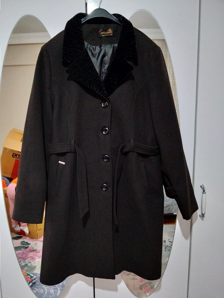 Siyah Yün Kaban Yakası Kürklü - Görsel 3