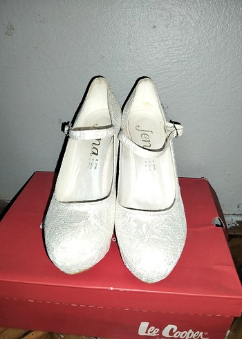 Dantel Detaylı Beyaz Vintage Topuklu Ayakkabı - Görsel 2