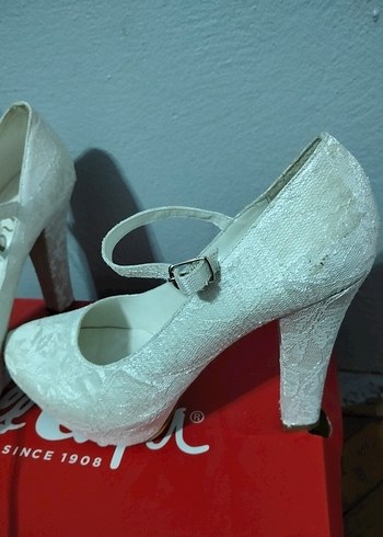 Dantel Detaylı Beyaz Vintage Topuklu Ayakkabı - Görsel 3