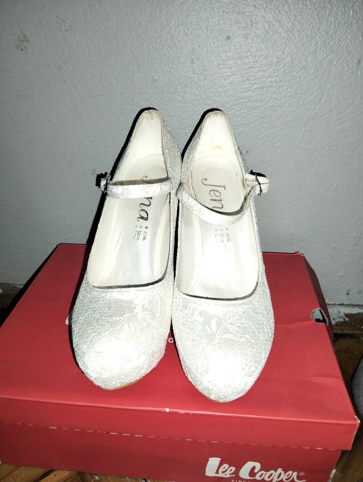 Dantel Detaylı Beyaz Vintage Topuklu Ayakkabı - Görsel 2