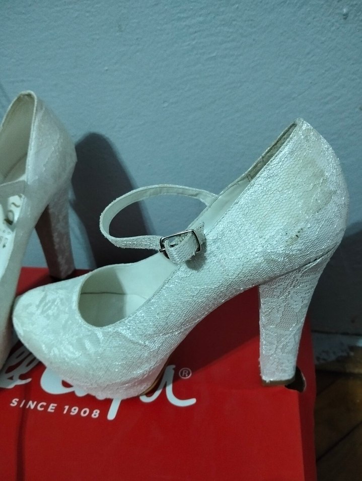 Dantel Detaylı Beyaz Vintage Topuklu Ayakkabı - Görsel 3