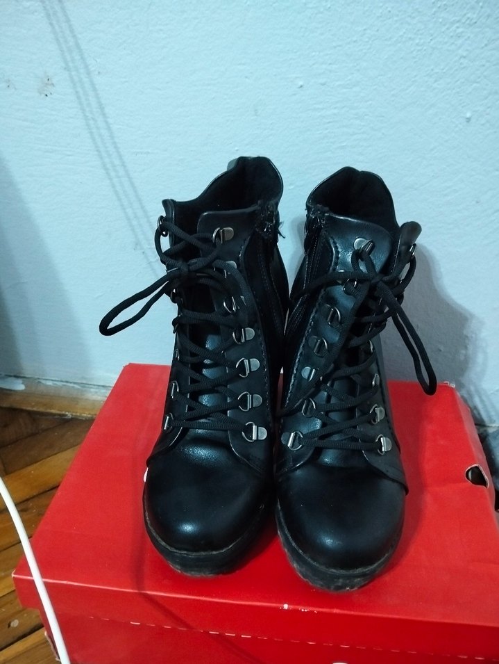 Tokalı Siyah Platform Topuklu Gotik Kadın Bot - Görsel 2