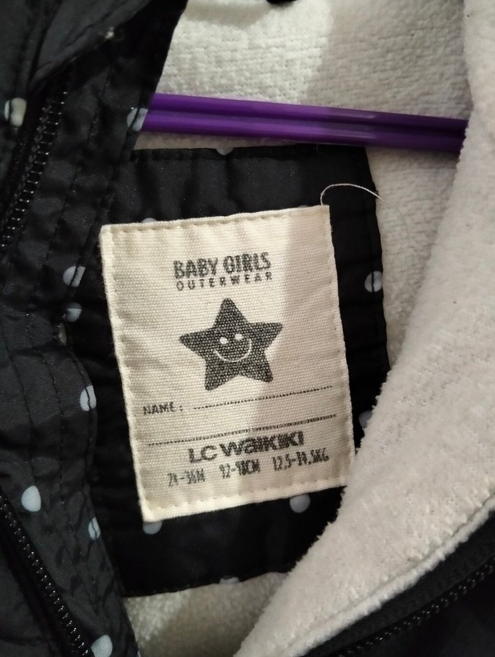 Kız Çocuk Siyah Kapüşonlu Puantiyeli Mont - Görsel 4