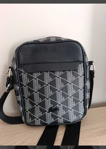 Lacoste Siyah Beyaz Geometrik Capraz Canta