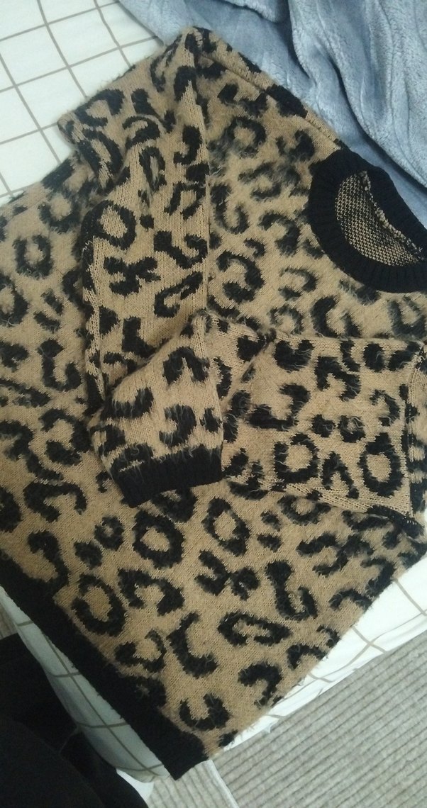 Kahverengi Leopar Desenli Örgü Kedi Kıyafeti - Görsel 3