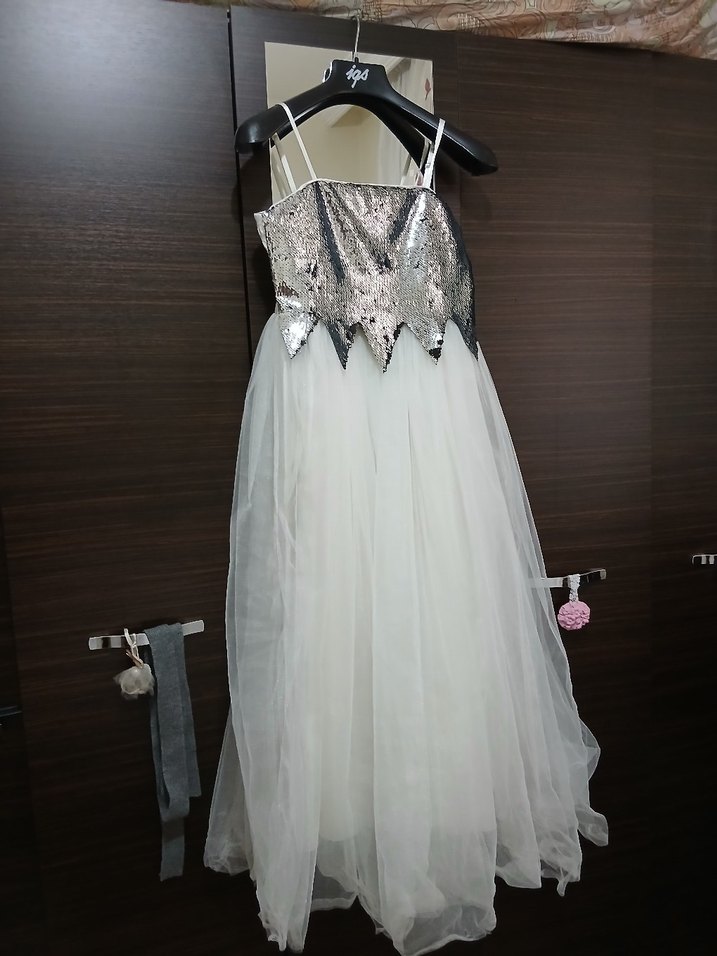 Uzun Beyaz Straplez Goth Abiye Elbise - Görsel 2