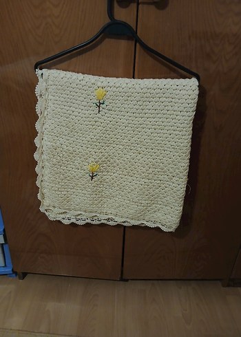 Nakışlı Beyaz Örgü Bebek Battaniyesi - Görsel 2