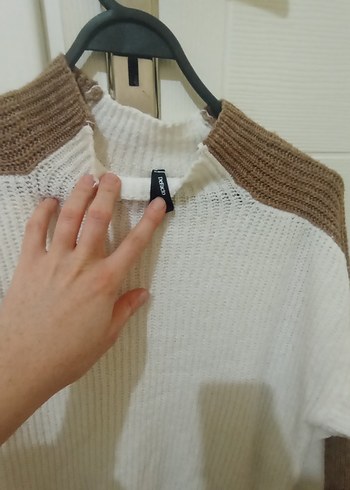 Gri Detaylı Beyaz Örgü Kadın Kazak - Görsel 3