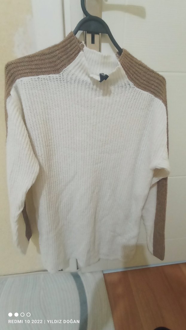 Gri Detaylı Beyaz Örgü Kadın Kazak - Görsel 2